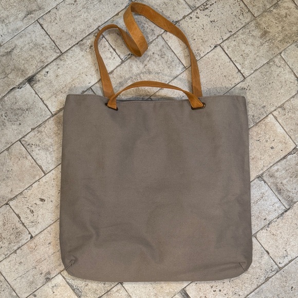 Hearth and Hand w/Magnolia, Grayish khaki Tote Bag Tan vegan slide Straps - Picture 2 of 16
